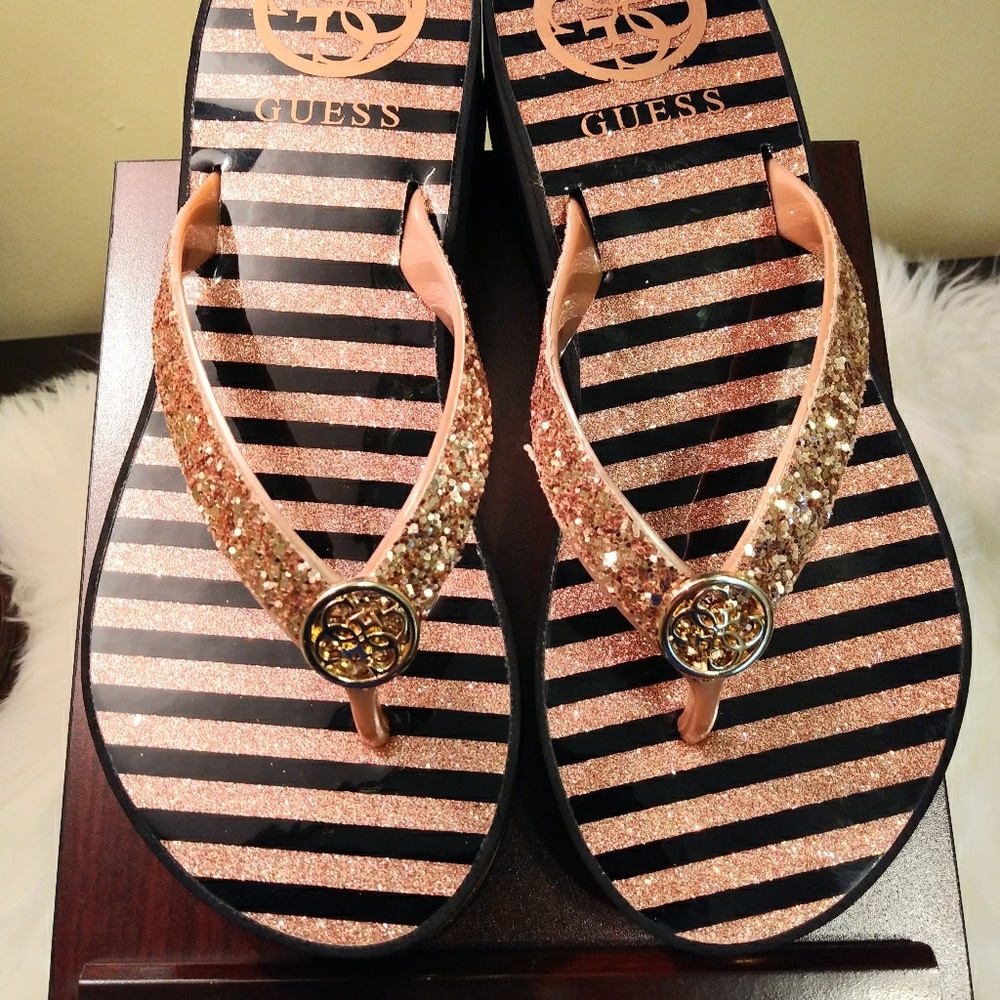 NEW GUESS FLIP FLOPS